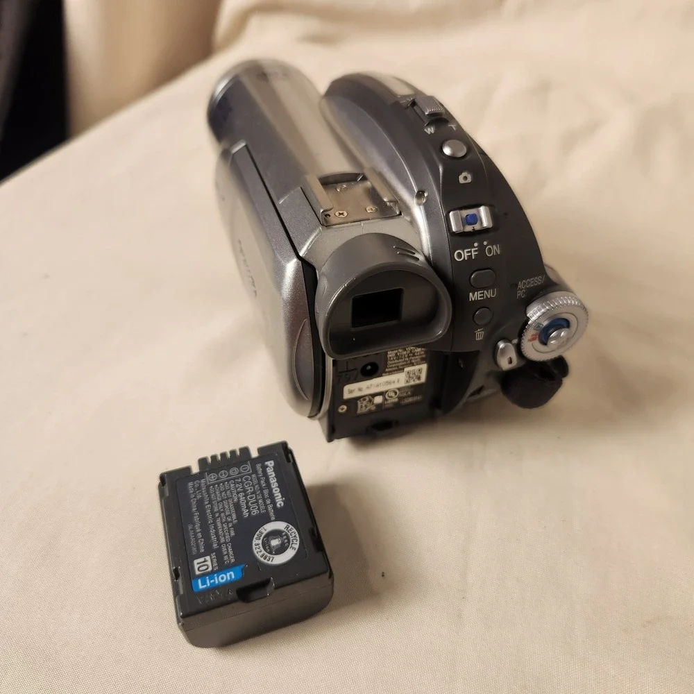 Panasonic VDR-D310 DVD Palmcorder Camcorder Bundle 32x Zoom *Tested & Working*